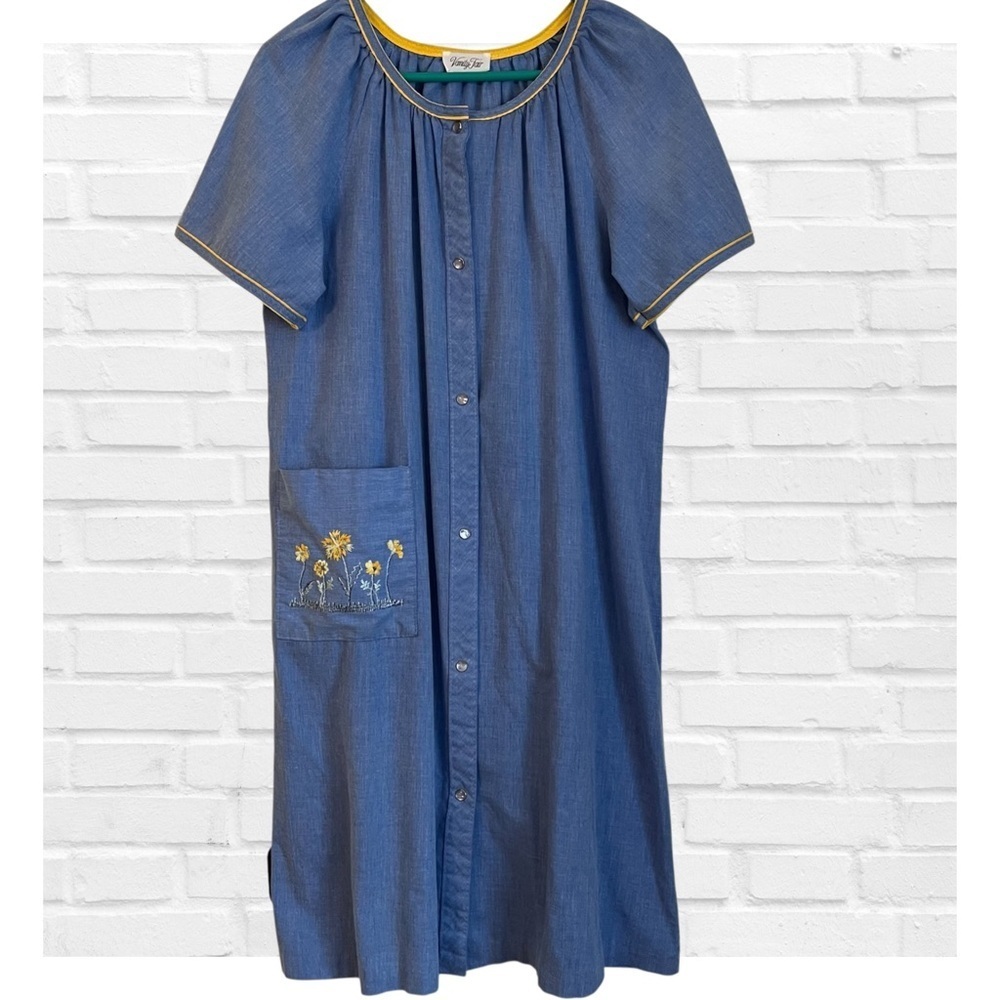 Vintage Vanity Fair Med Cottagecore Button Up House Dress Embroidery Roper Romp